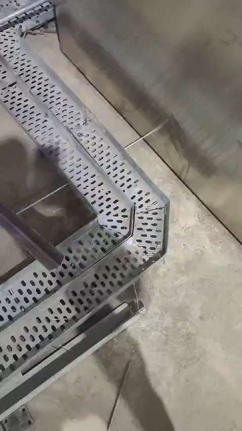 Cable tray installation -3_frame0